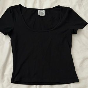 black scoop neck top. h&m